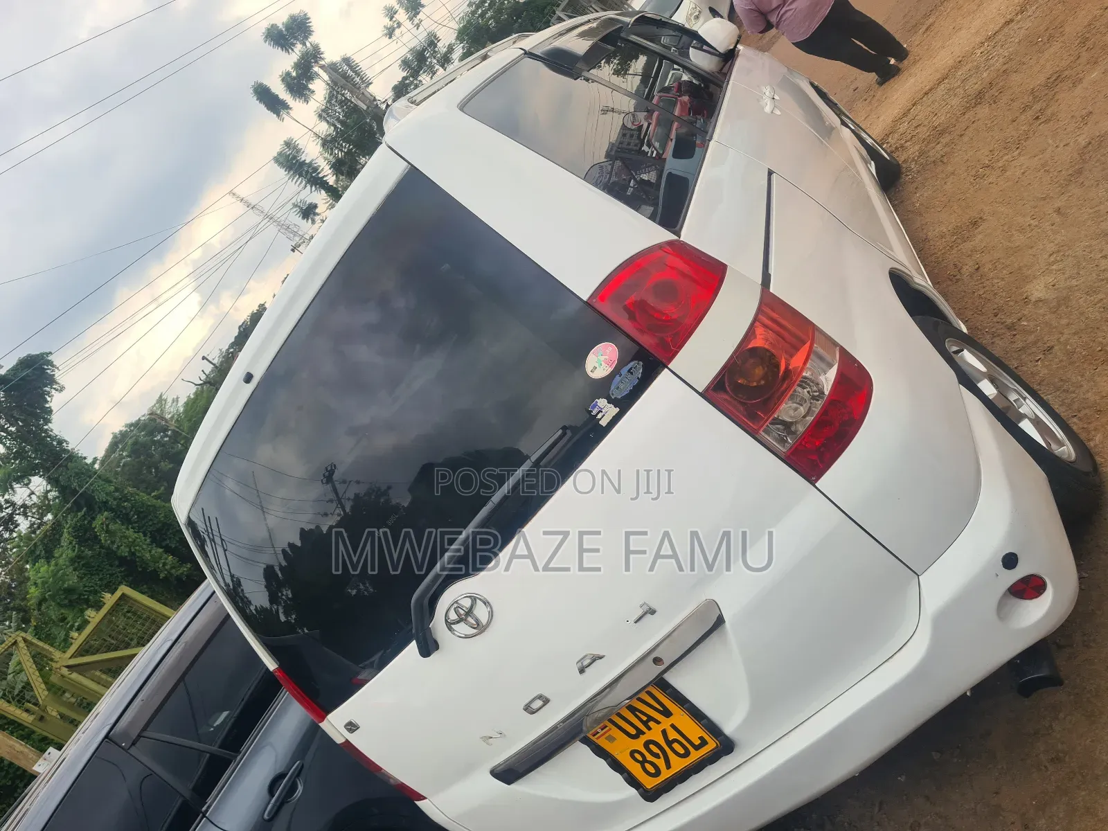 Toyota Noah 2005
