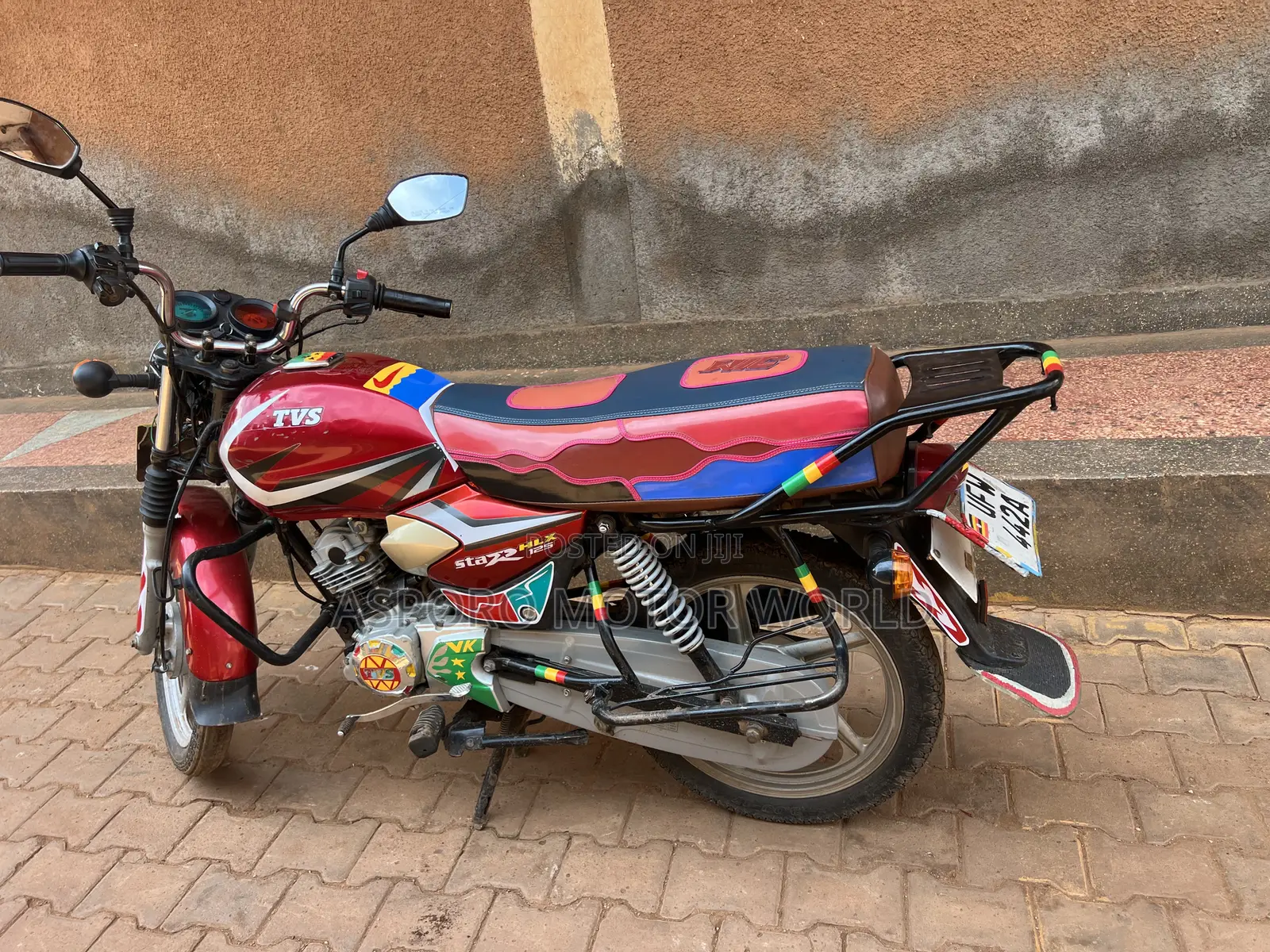 TVS HLX 125 2023 Red