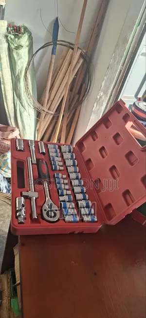 32 Piece Socket Wrench Set