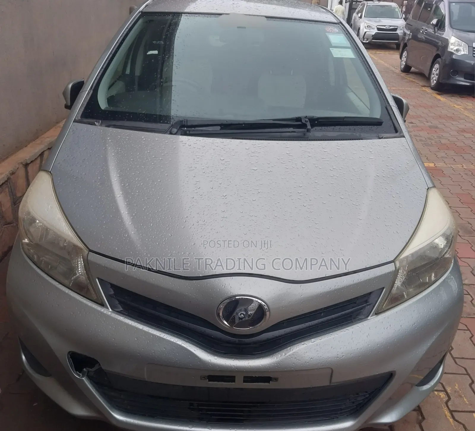 Toyota Vitz 2012 Silver