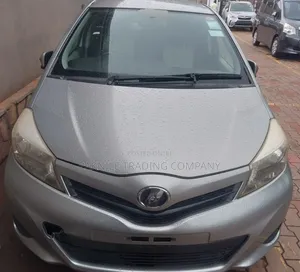 Toyota Vitz 2012 Silver