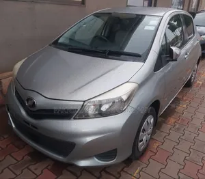 Toyota Vitz 2012 Silver