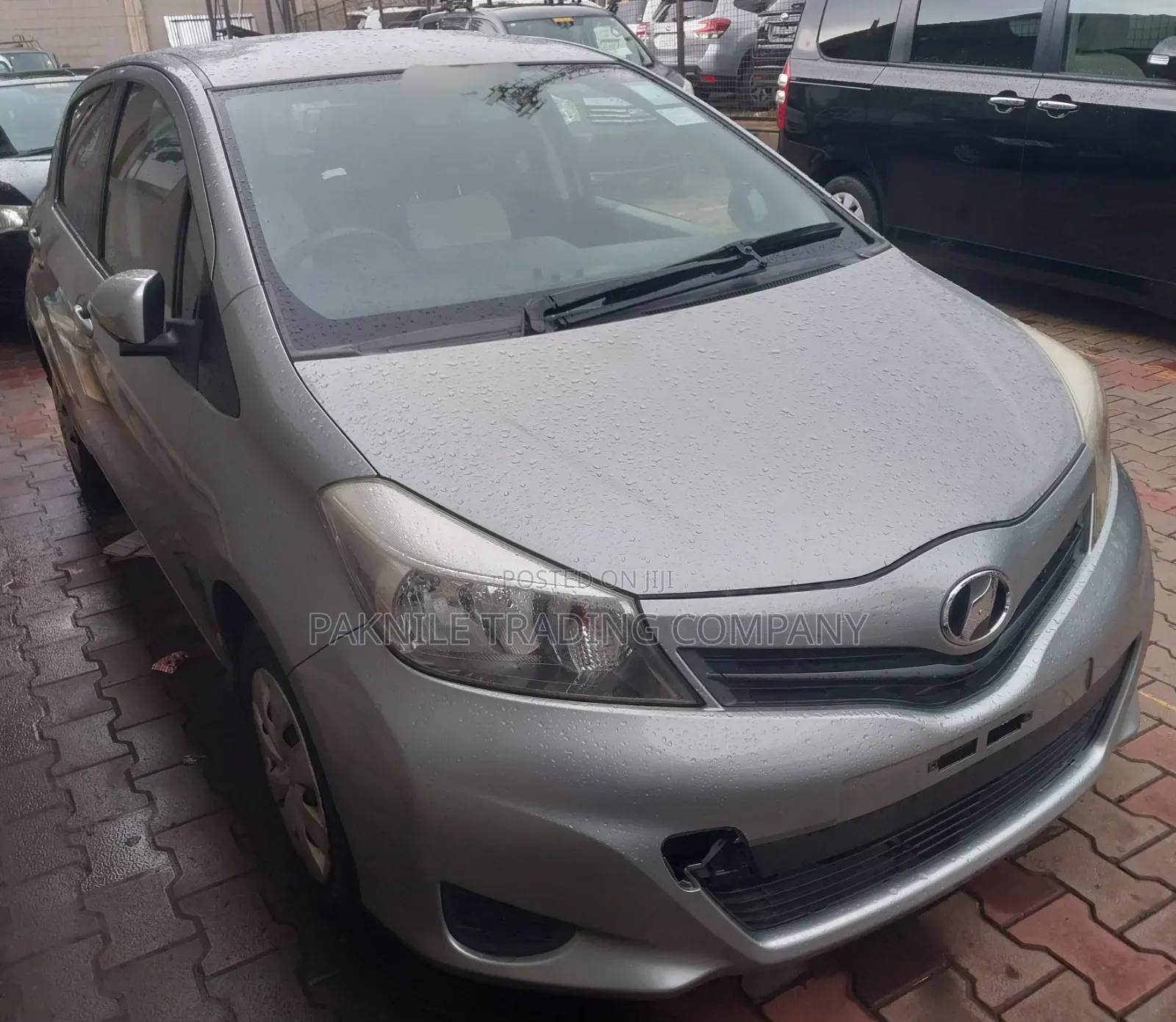 Toyota Vitz 2012 Silver