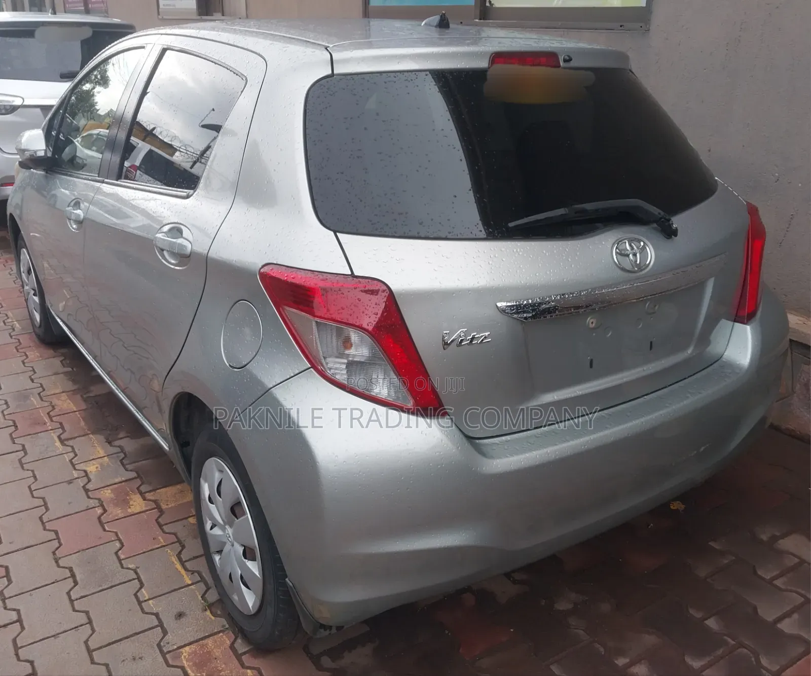 Toyota Vitz 2012 Silver