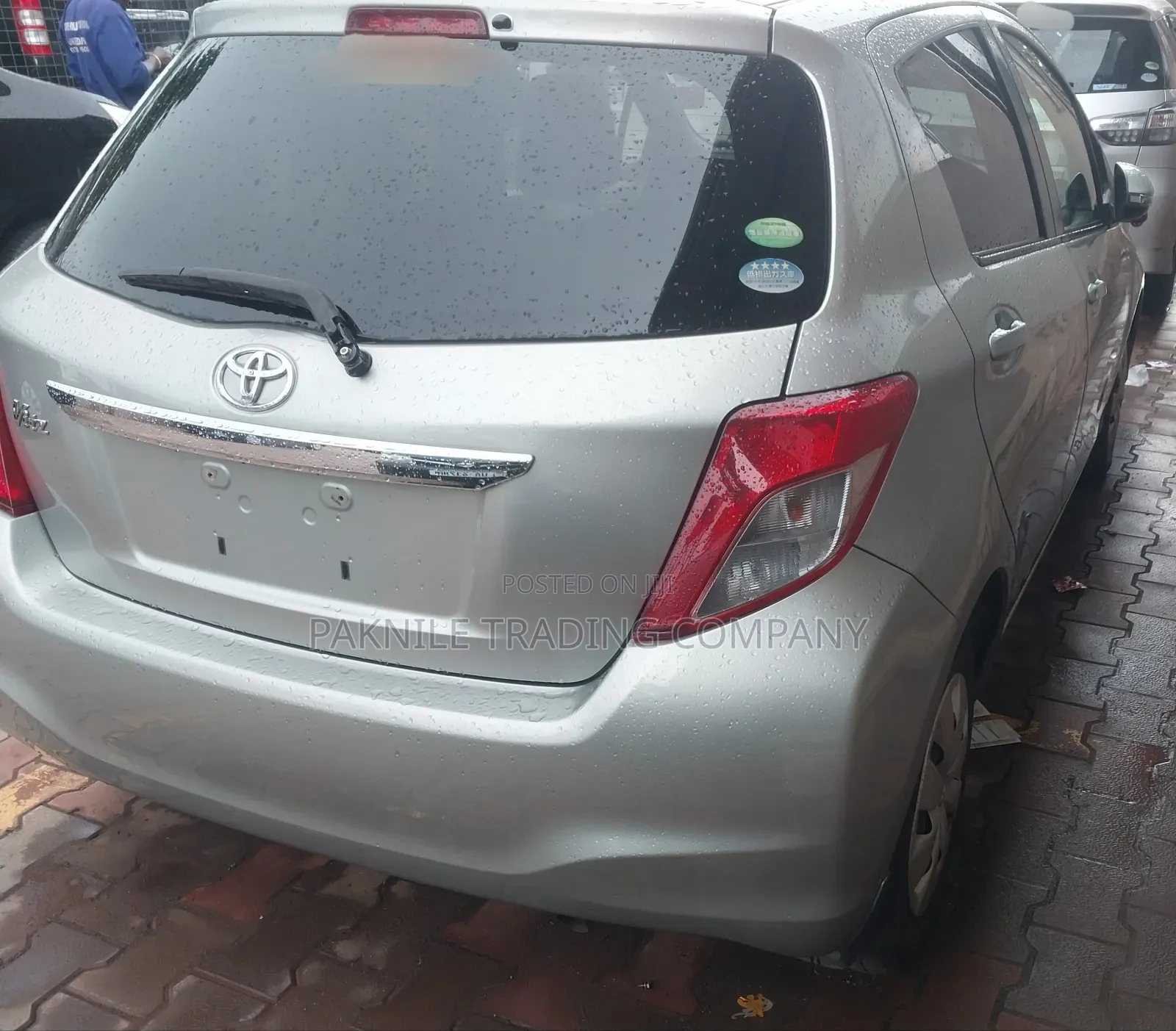 Toyota Vitz 2012 Silver