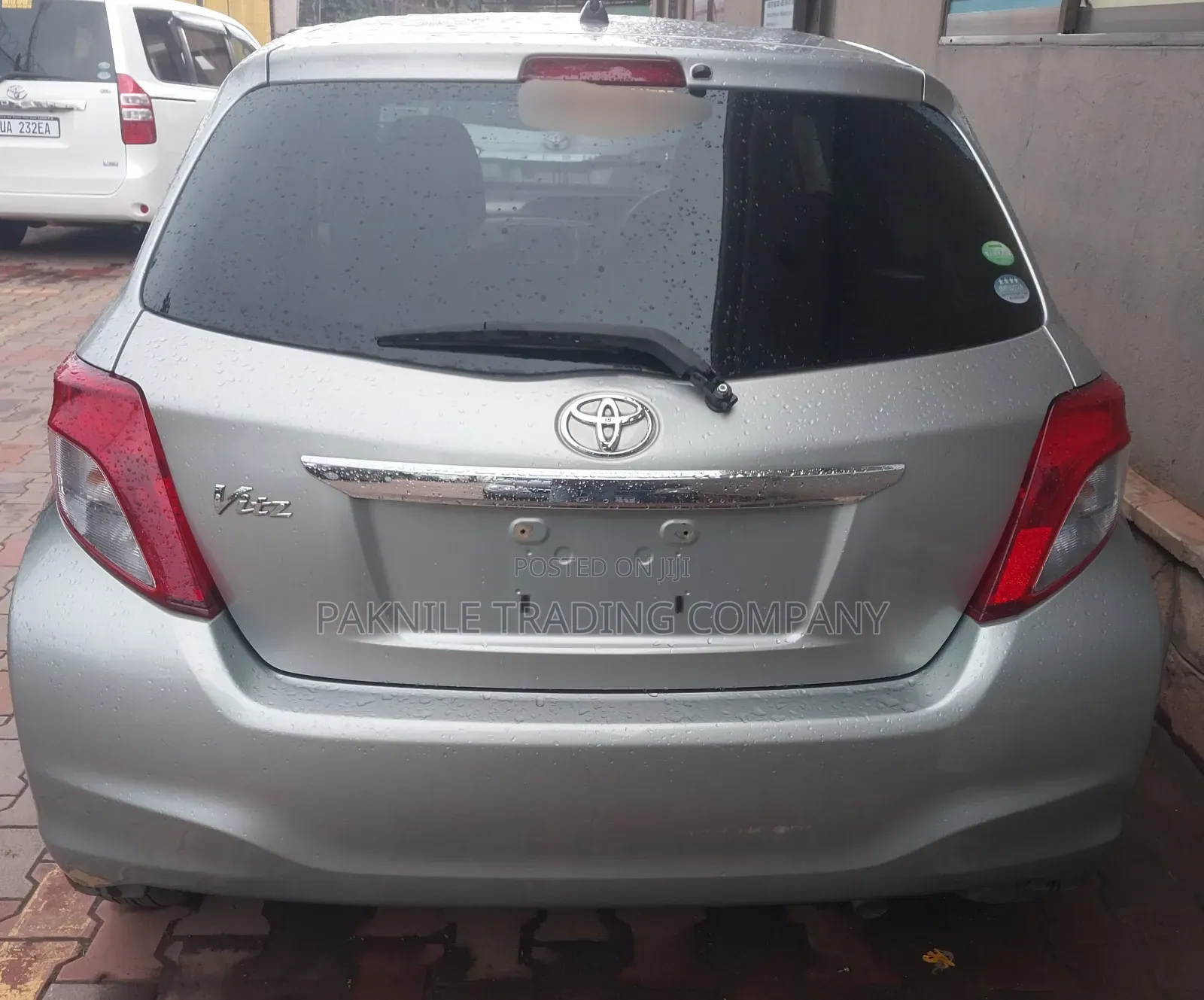 Toyota Vitz 2012 Silver