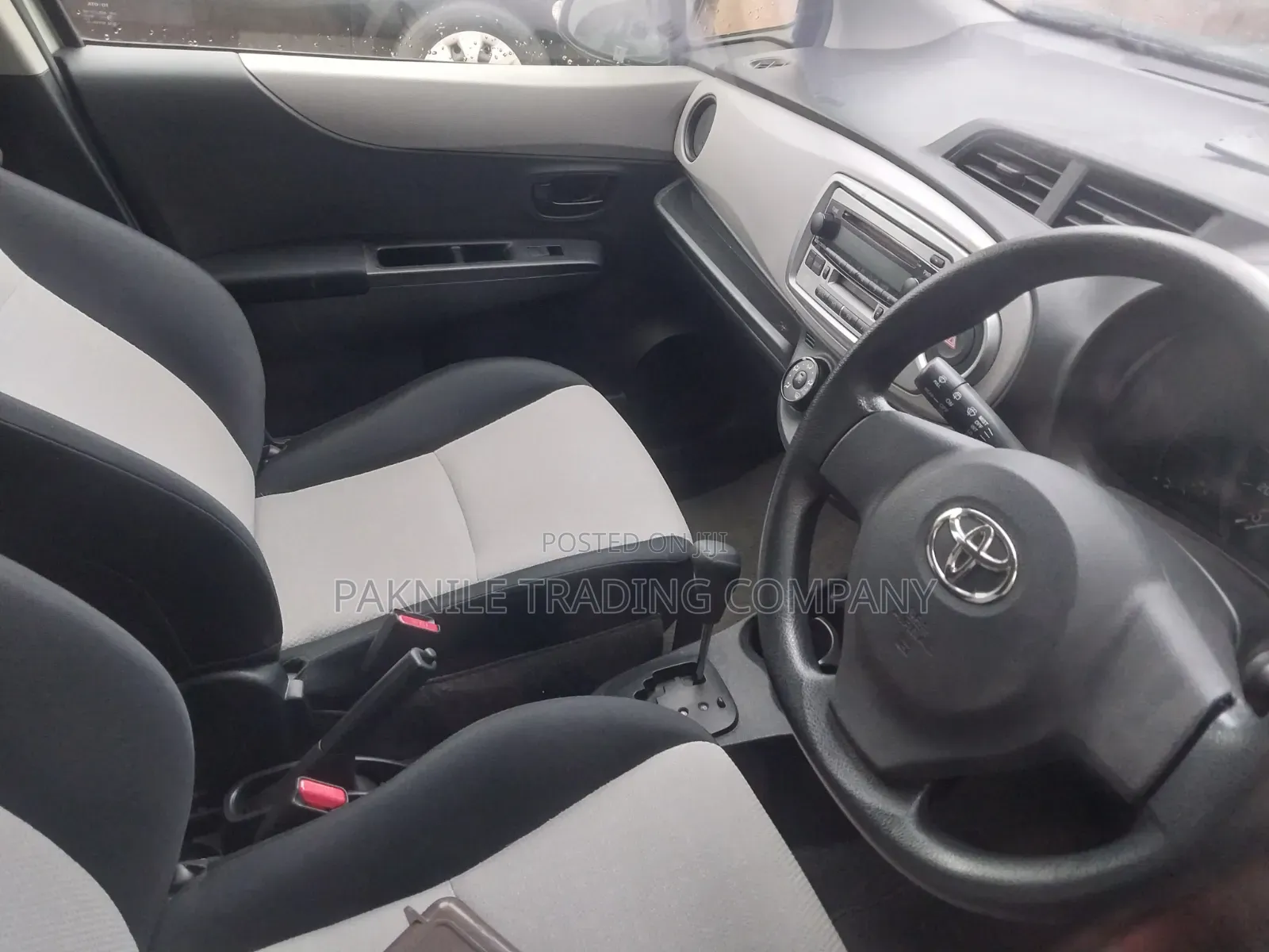 Toyota Vitz 2012 Silver