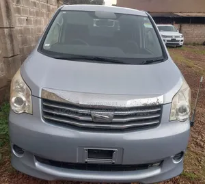 Toyota Noah 2012 Blue