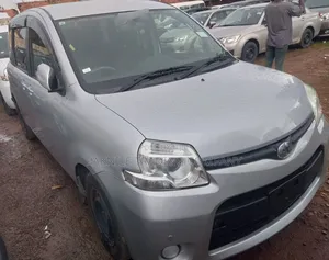 Toyota Sienta 2012 Silver