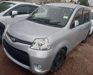 Toyota Sienta 2012 Silver