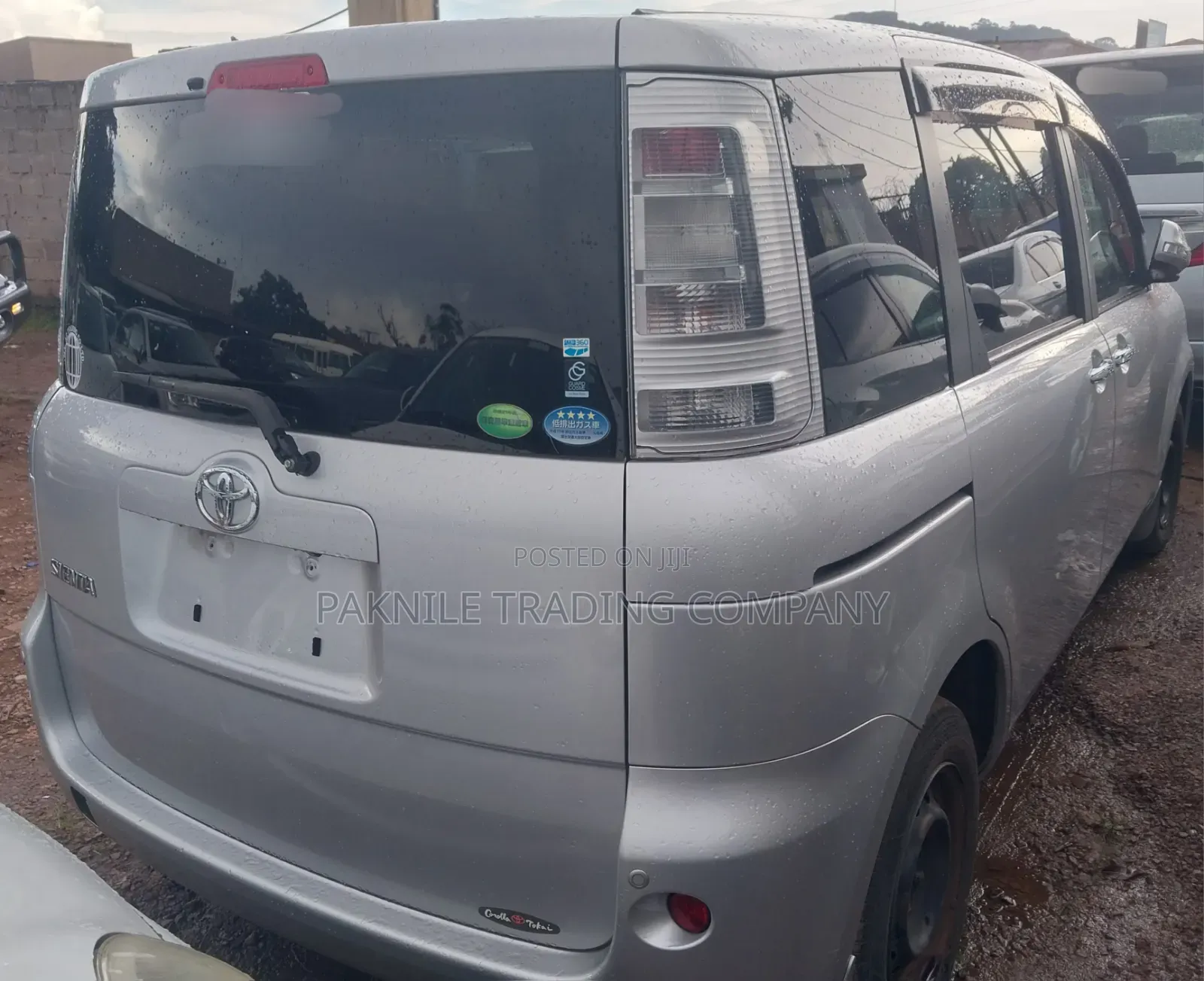 Toyota Sienta 2012 Silver