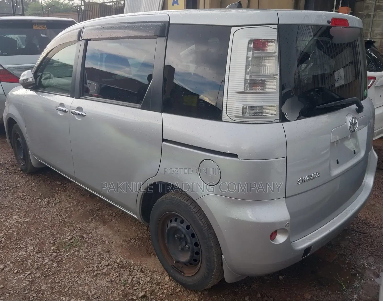 Toyota Sienta 2012 Silver