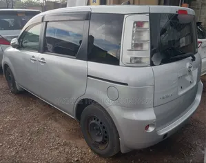 Toyota Sienta 2012 Silver