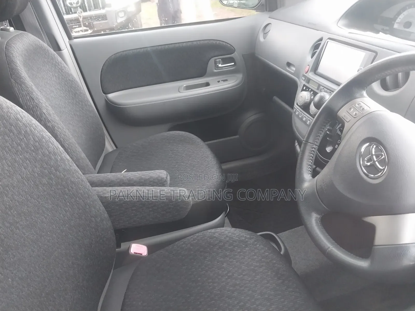 Toyota Sienta 2012 Silver