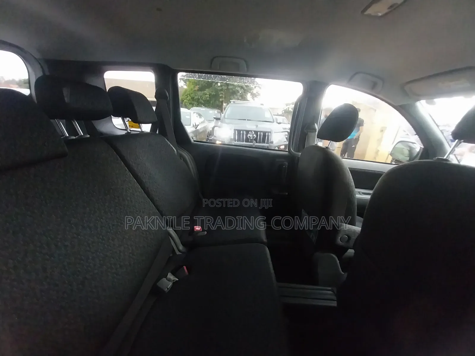 Toyota Sienta 2012 Silver
