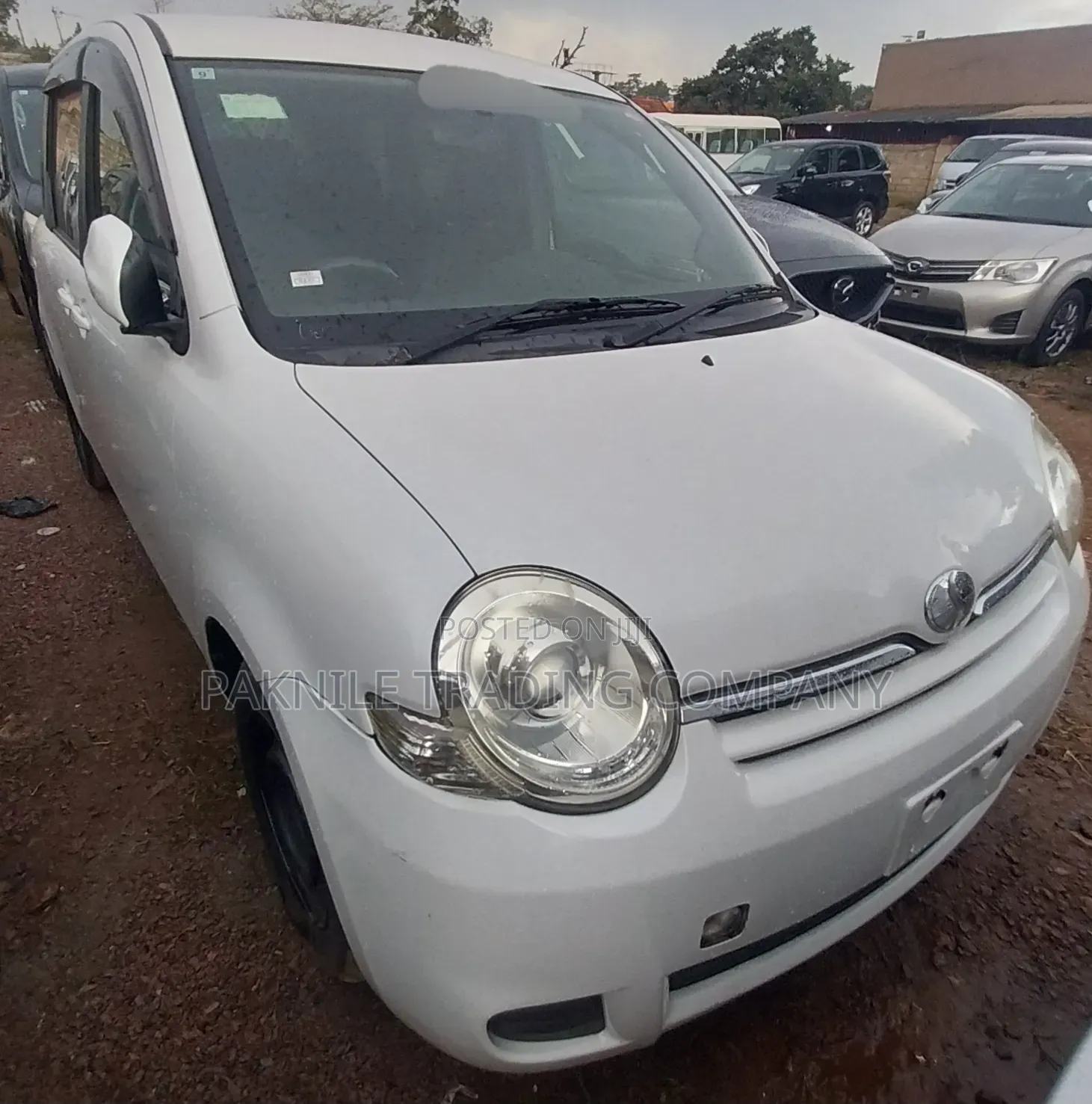 Toyota Sienta 2011 White