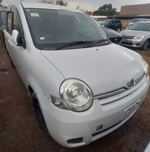 Toyota Sienta 2011 White