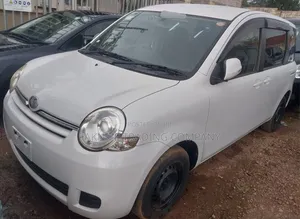 Toyota Sienta 2011 White