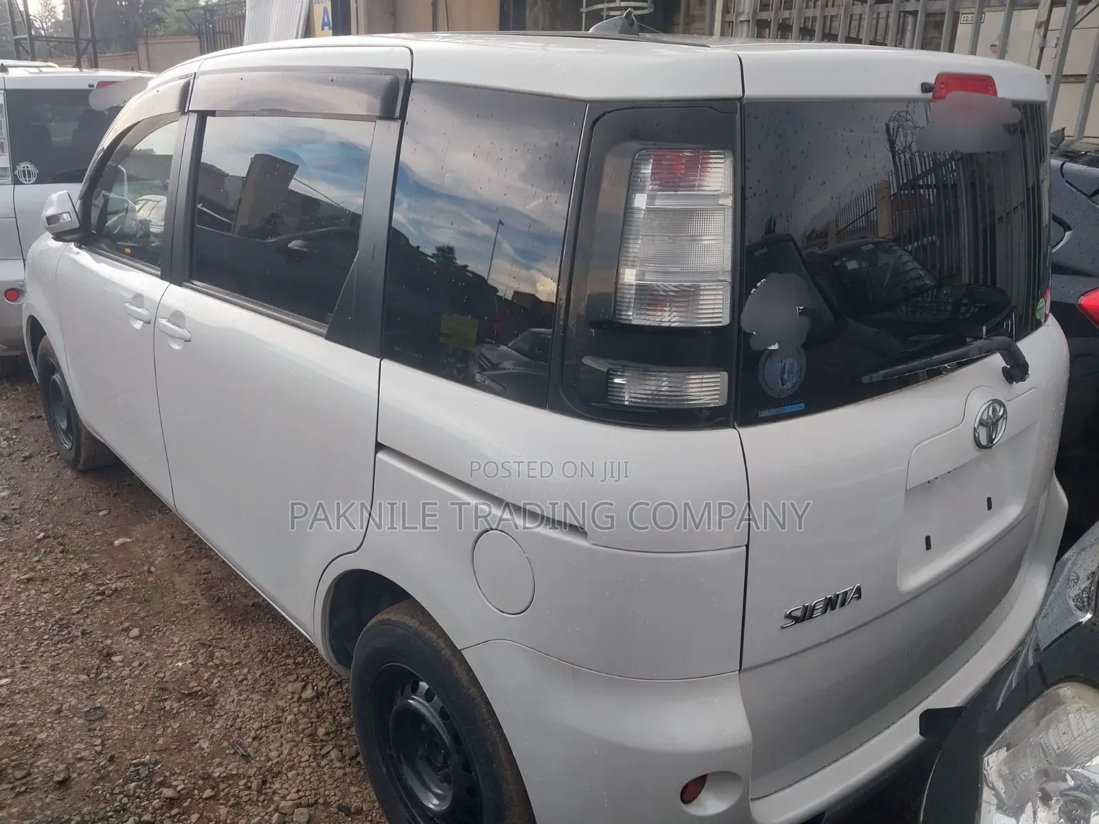Toyota Sienta 2011 White