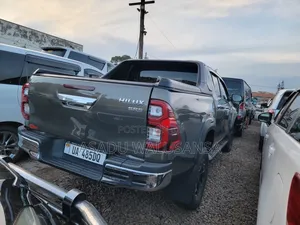 Toyota Hilux 2019 Green
