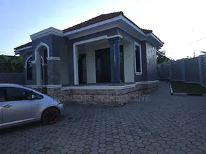 5bdrm Bungalow in Mamerito Road., Central Division for sale