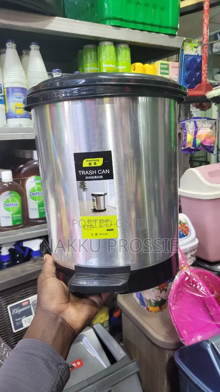 Operated Trash Can