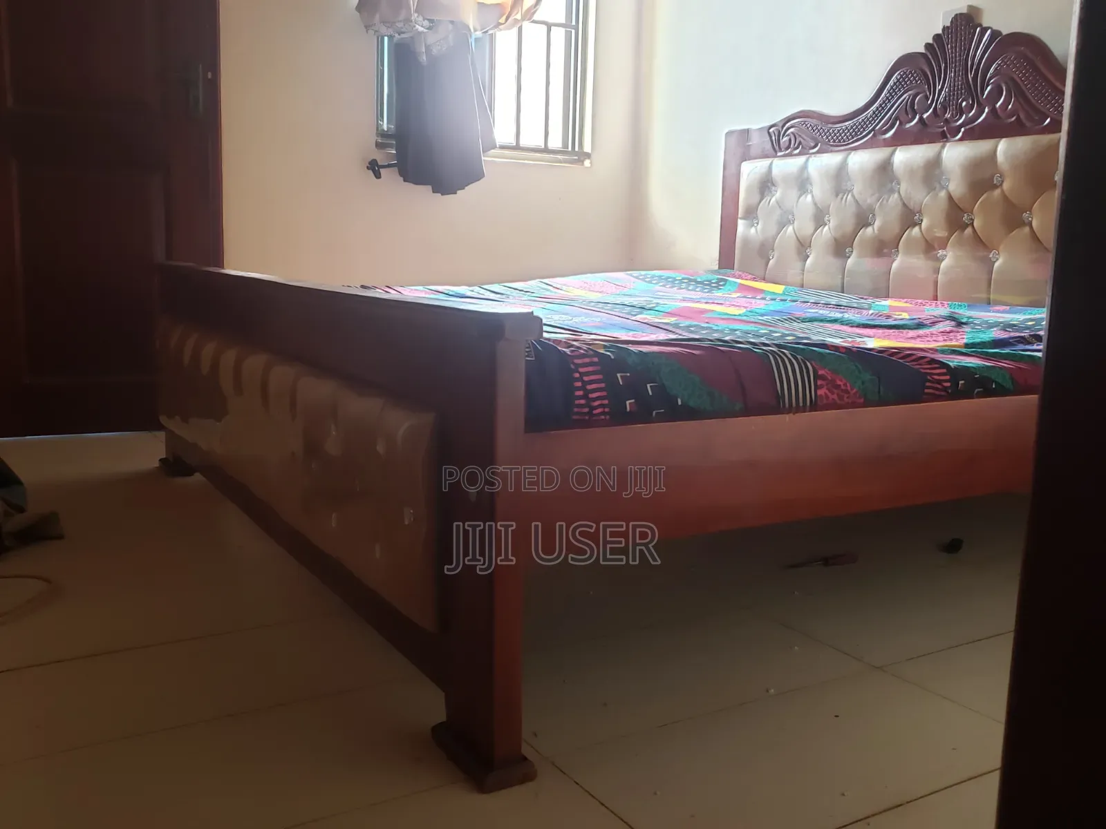 6x6 Bed Looking New With Matress