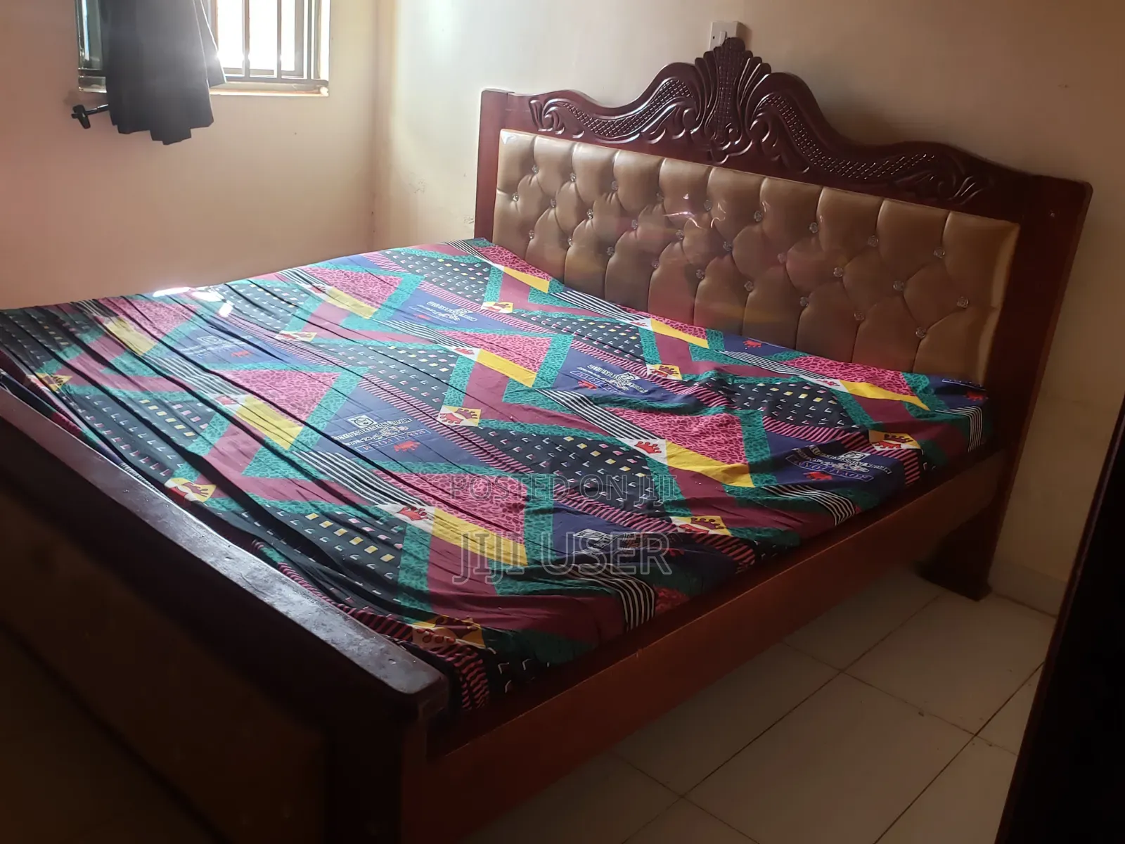 6x6 Bed Looking New With Matress