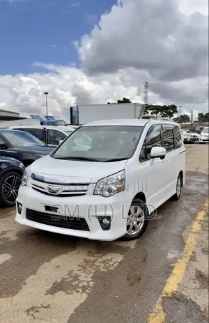 Toyota Noah 2013 White
