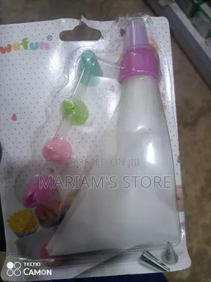 Cake Decorating Set With a Reusable Piping Bag and Plastic Nozzles