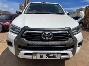 Toyota Hilux Revo Double Cab Deisel 2.4 AWD 2017 White