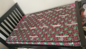 4by6 White/ Black Bed
