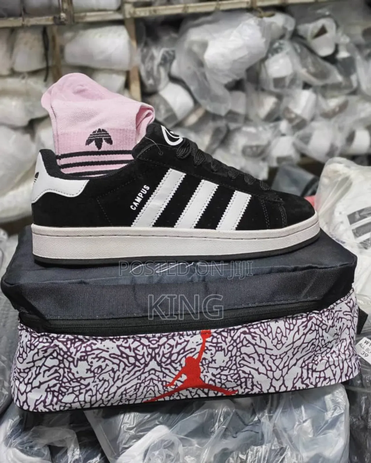 Adidas Campus. Free Socks