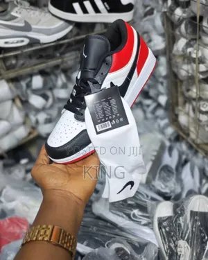 Nike Air Jordan 1 Low. Varsity Red
