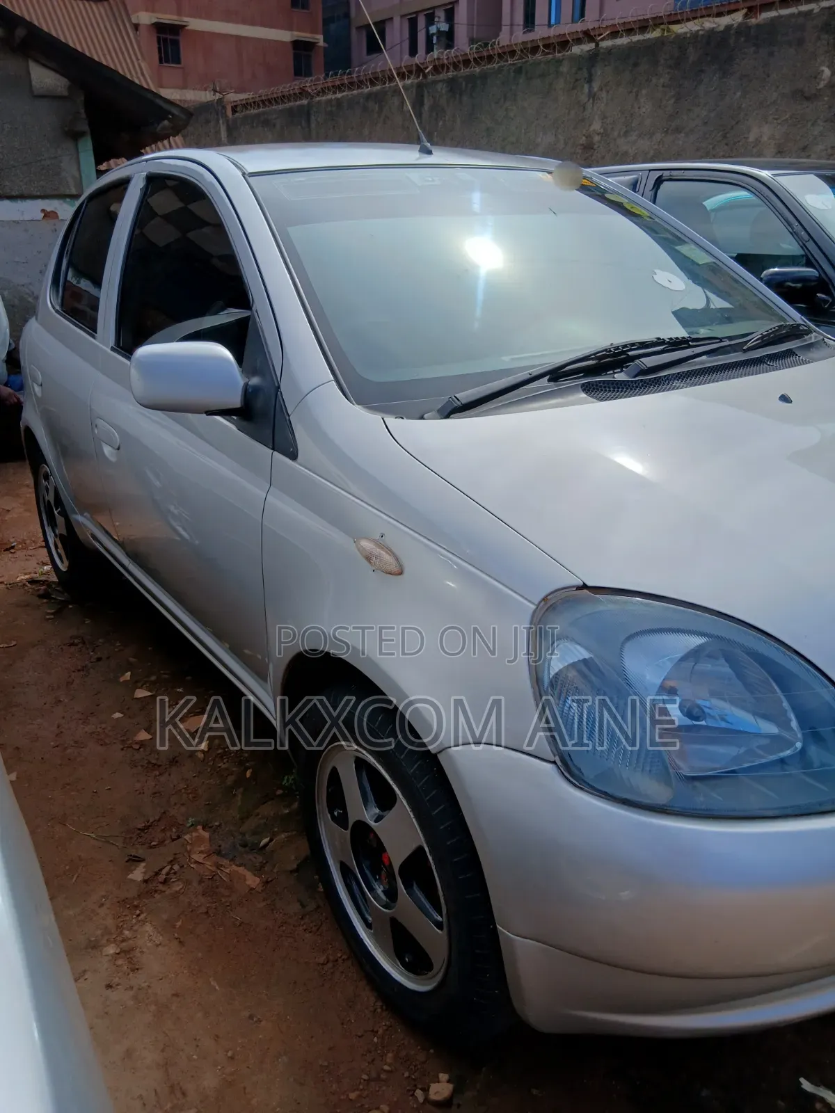 Toyota Vitz 2000 Silver