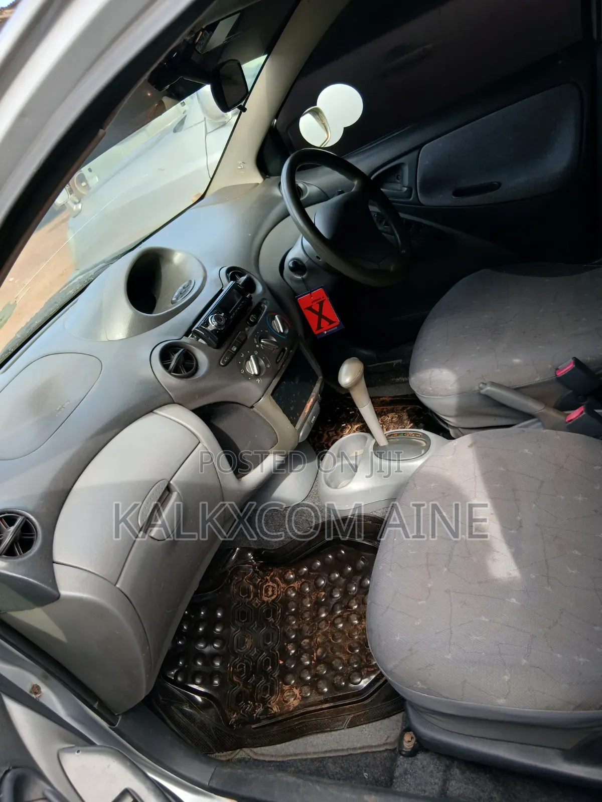Toyota Vitz 2000 Silver