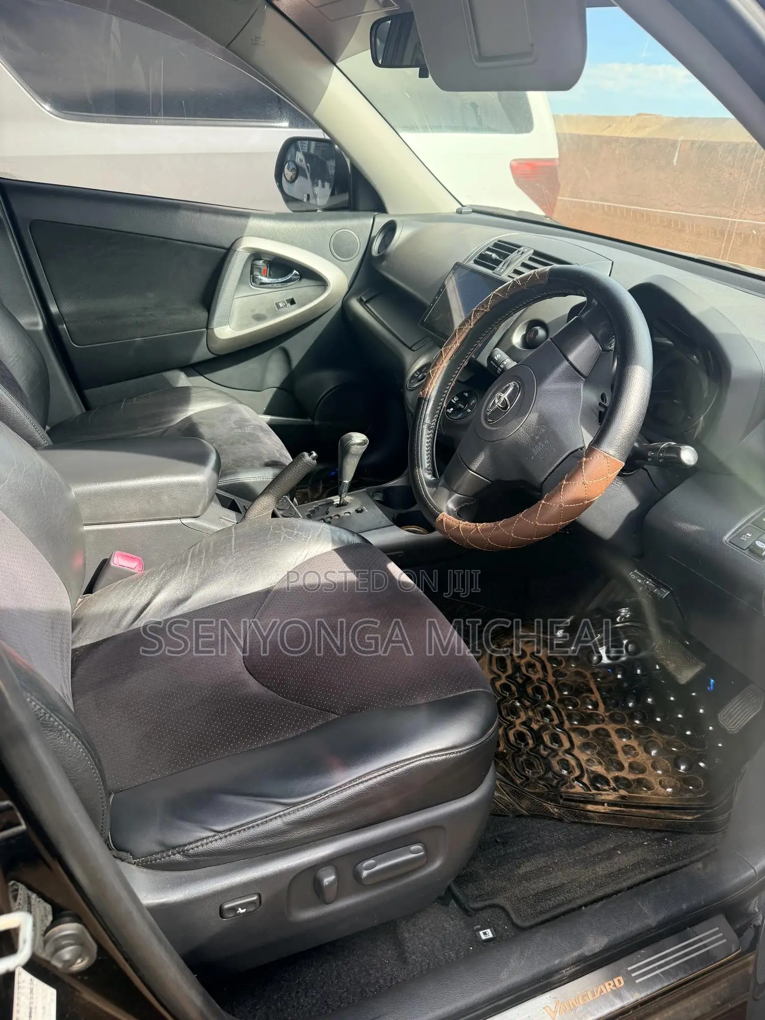 Toyota Vanguard 2011 Black