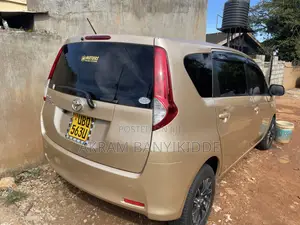 Toyota Passo Sette 2010