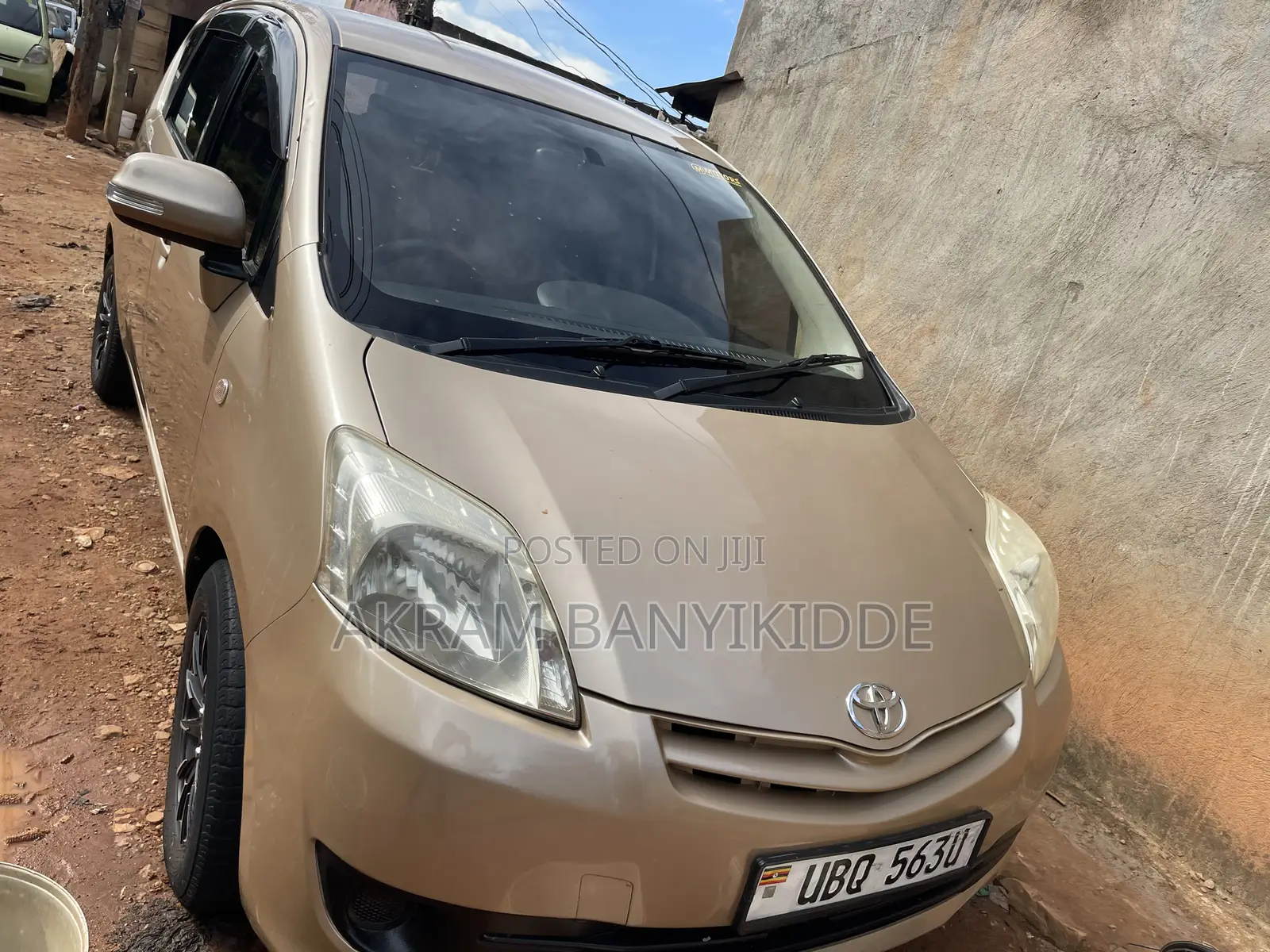 Toyota Passo Sette 2010