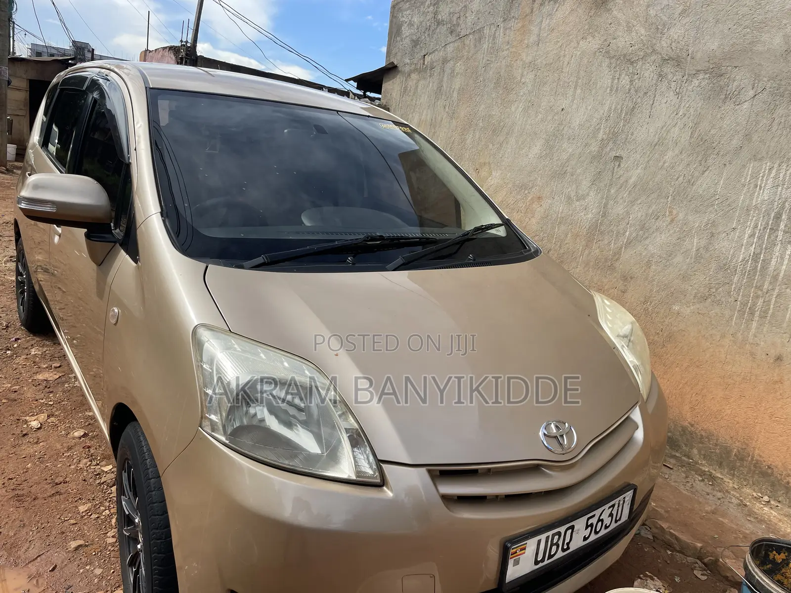 Toyota Passo Sette 2010