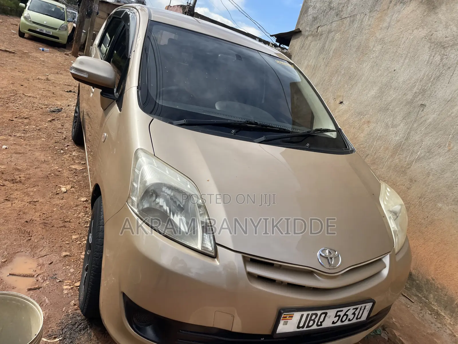 Toyota Passo Sette 2010