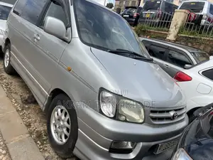 Toyota Noah 2002 Silver