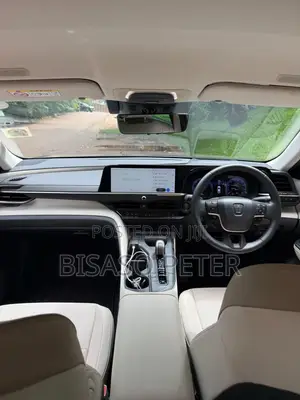 Toyota Crown 2023 Silver