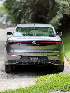 Toyota Crown 2023 Silver