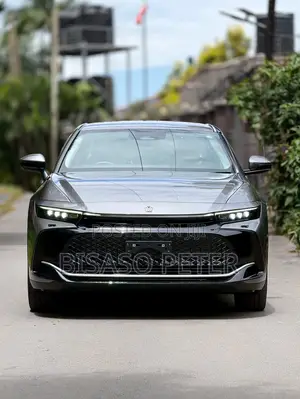 Toyota Crown 2023 Silver