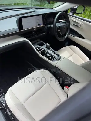 Toyota Crown 2023 Silver