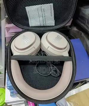 JBL Bluetooth Headphones/Wireless Over-Ear Headphones.