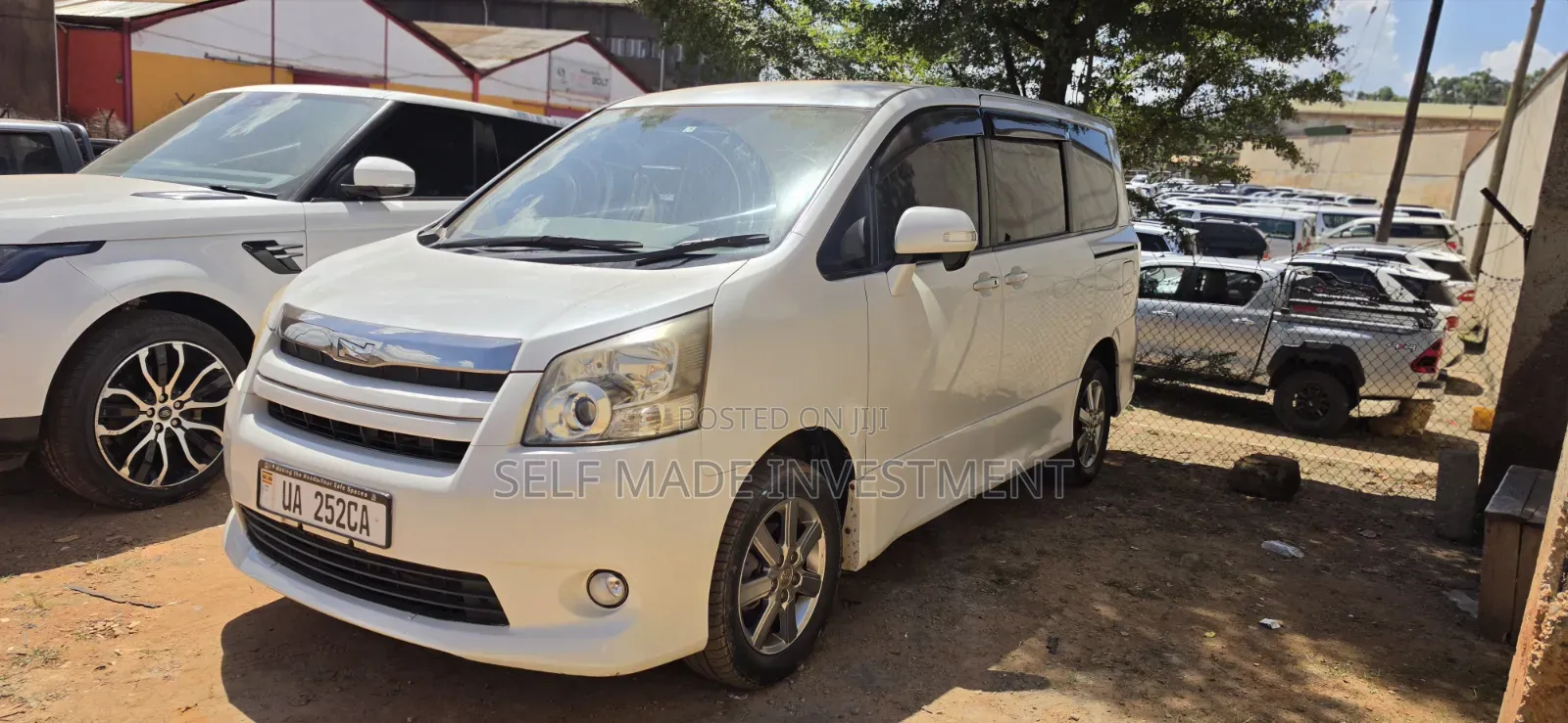 Toyota Noah 2010 White