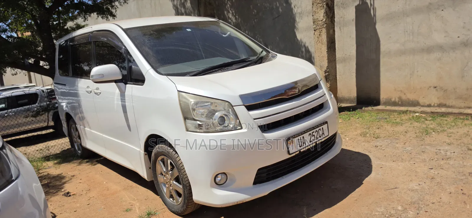 Toyota Noah 2010 White
