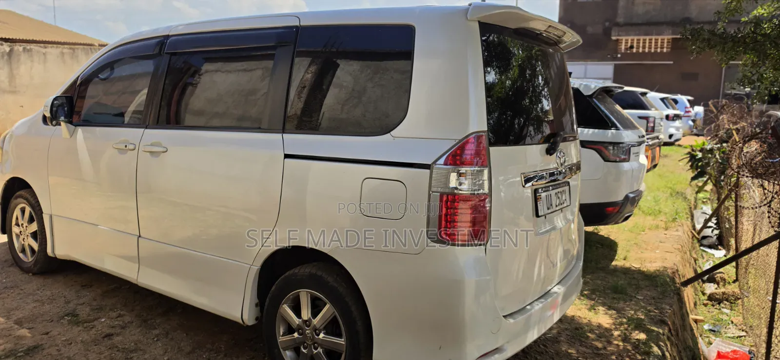 Toyota Noah 2010 White